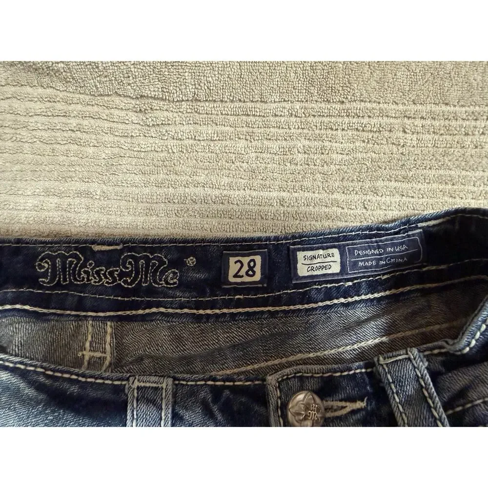 Miss Me Distressed Jeans Signature Cropped Size 28